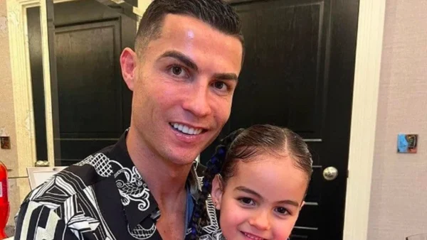 Putri Ronaldo Memukau Nyanyi Soundtrack Titanic