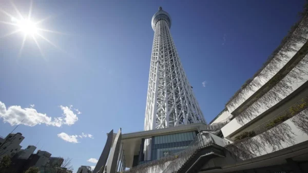 20 Orang Terjebak 5 Jam di Lift Tertinggi Jepang