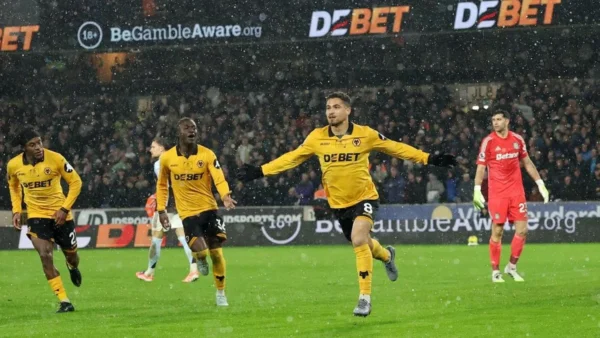 Aston Villa Kalah, MU Siap Geser Posisi