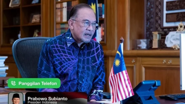 Anwar Ibrahim Pangkas Kuota BBM, Dorong WFH