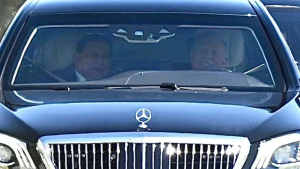 Prabowo Naik Mobil Khusus Raja Yordania ke Bandara